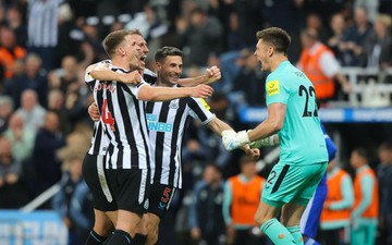 Newcastle giành vé dự Champions League sau 20 năm