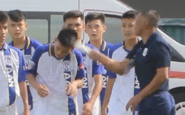 Cầu thủ U15 SLNA viết tâm thư xin lỗi HLV Ngô Quang Trường