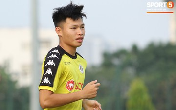 Tân binh đội tuyển Việt Nam giành suất đến AFF Cup để tặng vợ đang mang bầu