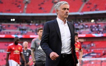 Jose Mourinho và hành trình sụp đổ của ông hoàng danh hiệu