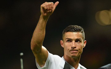 "Ronaldo muôn năm! Ronaldo muôn năm!": Xúc động trước cảnh fan MU tri ân Ronaldo, con quái vật mà họ đã tạo ra