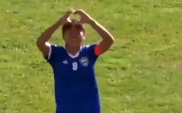 Nữ đội trưởng bị lên án vì ghi bàn thắng phi thể thao ở giải U19 châu Á