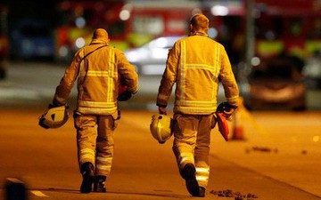 Vị cảnh sát dũng cảm lao vào đám cháy, cố gắng phá cửa để cứu nạn nhân trong thảm kịch Leicester