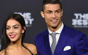 Giữa lùm xùm hiếp dâm, Ronaldo nhận được lời cổ vũ "tình bể bình" của cô người yêu xinh đẹp