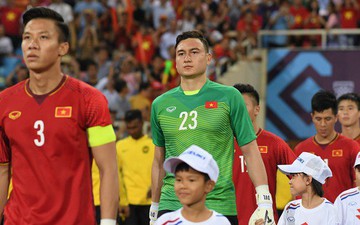 Quang Hải cùng toàn bộ hàng phòng ngự Việt Nam vắng mặt đầy khó hiểu trong đội hình tiêu biểu vòng bảng AFF Cup