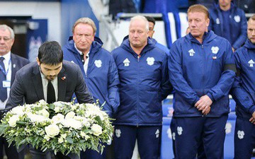 Những hình ảnh đầy xúc động trong trận đầu tiên của Leicester sau thảm kịch máy bay rơi
