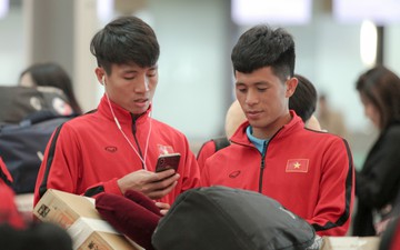 Thực hư chuyện tuyển thủ Việt Nam bị cấm sử dụng điện thoại trước thềm AFF Cup 2018