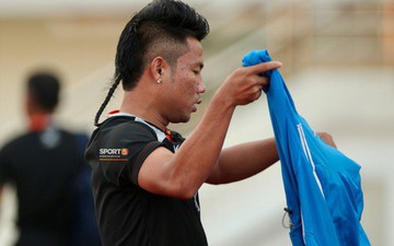 Tuyển thủ Lào "khoe" những kiểu đầu siêu dị trong buổi tập trước thềm trận gặp Việt Nam tại AFF Cup 