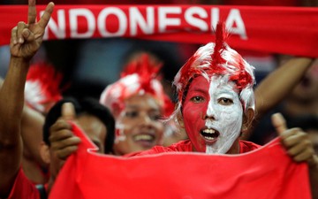 CĐV Indonesia dùng băng-rôn chế giễu chính đội tuyển con cưng trong trận mở màn AFF Cup