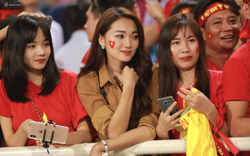 Báo Hàn Quốc ấn tượng về sự cuồng nhiệt của fan nữ Việt Nam xinh đẹp