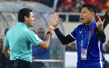 Trọng tài đẳng cấp World Cup gây bức xúc vì liên tục rút thẻ vàng cho cầu thủ Việt Nam