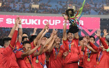 Khoảnh khắc vàng không thể quên - ĐT Việt Nam nâng cao cúp AFF Cup 2018