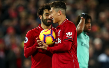Hành động cao thượng của Salah khiến thầy Klopp chực rơi nước mắt khi Liverpool "hủy diệt" Arsenal 5-1