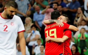 “Hàng hớ” của Liverpool tỏa sáng, Tây Ban Nha nhọc nhằn thắng trận giao hữu cuối