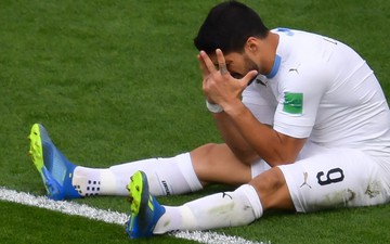 Trận đấu tồi tệ và vô duyên của Suarez