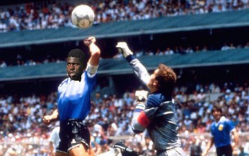 Không phải Maradona, trung vệ tuyển Pháp mới là người sở hữu "bàn tay của Chúa"