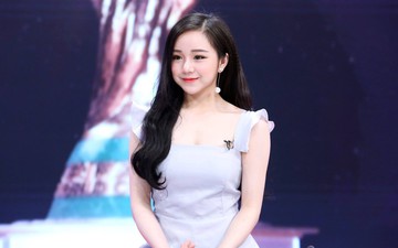 Cộng đồng mạng chờ "hot girl" ngủ gật lên sóng "Nóng cùng World Cup"