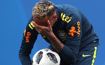 Neymar nhăn nhó bỏ dở buổi tập, nguy cơ nghỉ trận tiếp theo