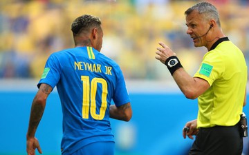 Neymar nổi cáu với trọng tài, chửi rủa cầu thủ đội bạn