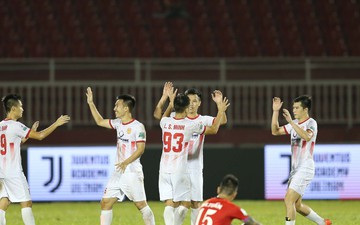 Vì sao Nam Định đẩy TP.HCM xuống đáy bảng xếp hạng V-League
