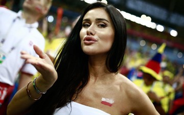 Dàn mỹ nhân sexy "đốt cháy" khán đài trận Colombia vs Ba Lan
