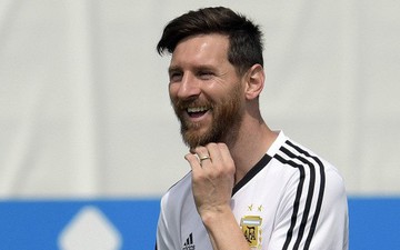 Leo Messi cười đùa thoải mái trước trận đấu sinh tử ở World Cup