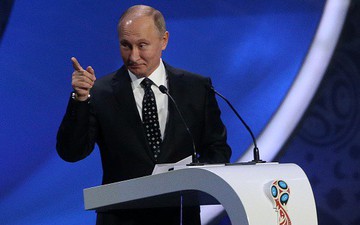 Hai cổ động viên Argentina may mắn được tổng thống Putin tặng vé xem World Cup