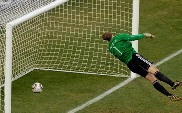 Neuer thừa nhận ĐT Anh bị “đánh cắp” bàn thắng tại World Cup 2010