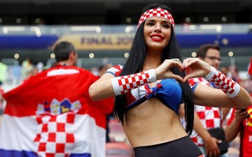Lỡ cúp vàng danh giá, CĐV Croatia vẫn tự hào và nán lại ăn mừng