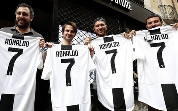 3 bước đơn giản hô biến áo đấu cũ của Ronaldo ở Real Madrid thành hàng "xịn" Juventus