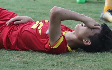 Cầu thủ U17 Viettel ngất lịm trong trận chung kết U17 Quốc gia