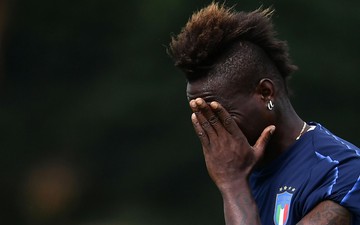 Balotelli bị Hooligan Pháp gọi là kẻ “ăn cháo đá bát”