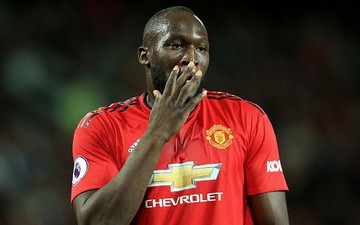 Ở một tư thế trống trải và không bị ai kèm, nhưng Lukaku đã khiến tất cả phải thất vọng với cú sút này