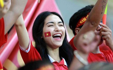 Hòa Minzy vui sướng, cổ vũ hết mình trong ngày Olympic Việt Nam thắng trận