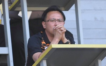 BHL và cầu thủ Malaysia đến quan sát trận đấu giữa Olympic Việt Nam với Olympic Nhật Bản