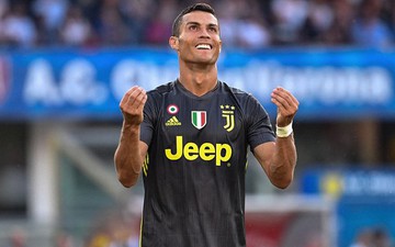 Ronaldo khiến thủ môn đối phương bất tỉnh ở trận ra mắt Serie A