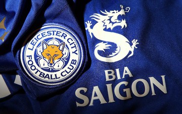 Bia Sài Gòn xuất hiện trên áo đấu của nhà cựu vô địch Premier League