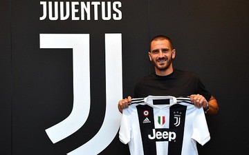 Chính thức: Juventus và AC Milan hoàn thành vụ trao đổi ấn tượng nhất hè 2018