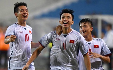 Văn Hậu được đưa lên mây sau khi giúp U23 Việt Nam vô địch sớm