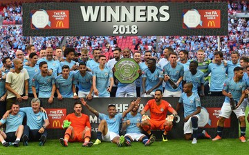 Manchester City ăn mừng danh hiệu đầu tiên trong mùa giải mới