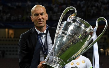 Zidane đánh tiếng trở lại, ghế của Mourinho lung lay dữ dội