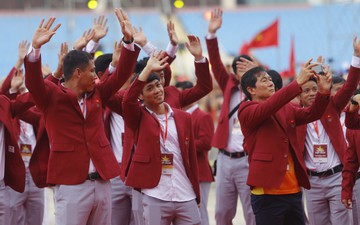 Mỹ Đình rực đỏ trong ngày đón Olympic Việt Nam và các VĐV ASIAD về nước