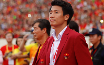 Báo Hàn "choáng" trước cảnh hàng nghìn người đội mưa chào đón Olympic Việt Nam