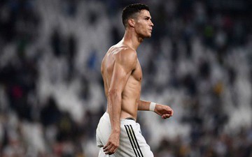 Ronaldo lại khiến chị em phát sốt bằng màn cởi áo khoe body cực phẩm