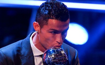 Sốc: Ronaldo và Salah loại Messi khỏi top 3 đề cử The Best