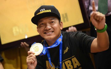 Ông bầu Nathan Nguyễn vỡ òa khi Cantho Catfish đăng quang VBA 2018