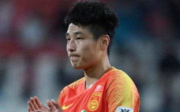 Ngôi sao sáng nhất tuyển Trung Quốc đứt lìa khớp vai sau khi ghi 2 bàn vào lưới Philippines, không thể ra sân ở đại chiến Hàn - Trung