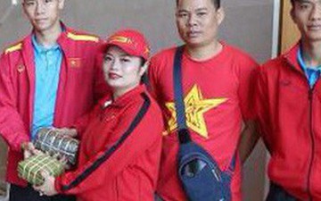 Fan Việt mang đồ ăn đậm chất quê nhà sang UAE tiếp lửa cho tuyển Việt Nam