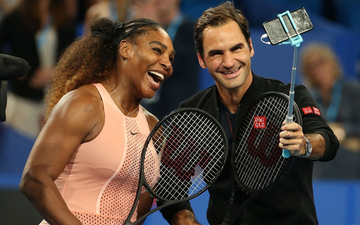 Federer đánh bại Serena Williams trong trận đấu lịch sử của hai huyền thoại sống