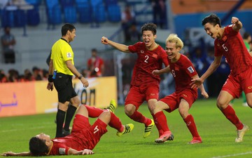 Tuyển Việt Nam vào tứ kết Asian Cup sau loạt luân lưu nghẹt thở
